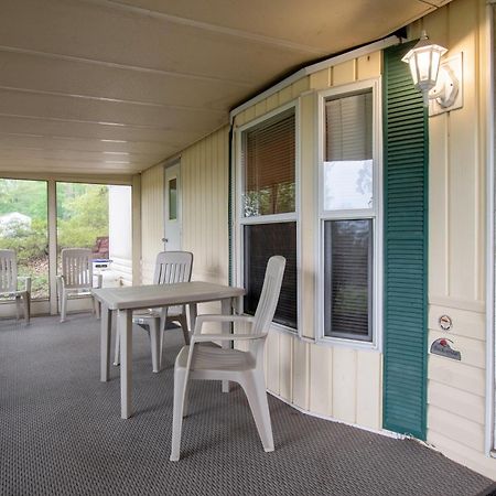 Spring Gulch Screened Park Model 6 Mount Airy Ruang foto