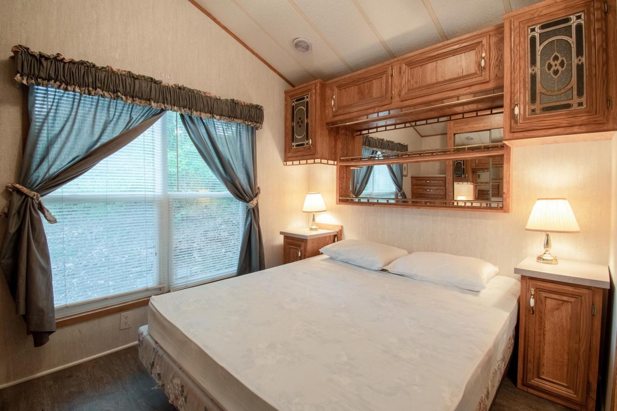 Spring Gulch Screened Park Model 6 Mount Airy Ruang foto
